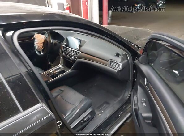 1HGCV3F53JA002017 2018 HONDA ACCORD Черный Вид салона спереди