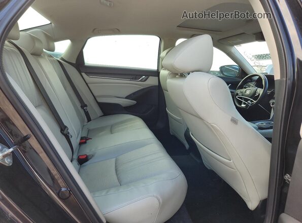 1HGCV3F6XJA005862 2018 HONDA ACCORD Black Widok tylnych siedzeń
