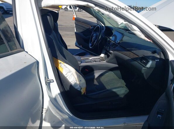 1HGCV3F99JA012831 2018 HONDA ACCORD White Вид салону спереду