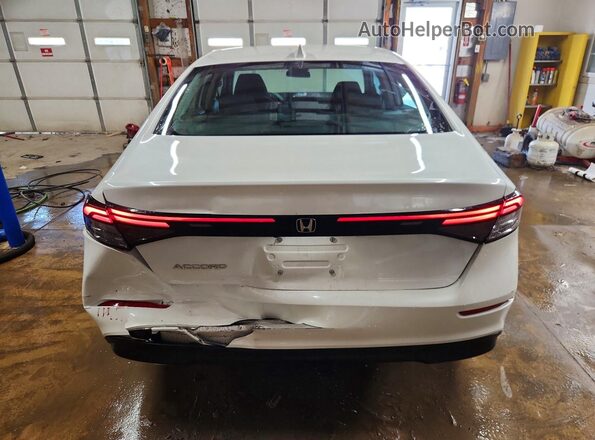1HGCY1F27RA062556 2024 HONDA ACCORD White Widok z tyłu