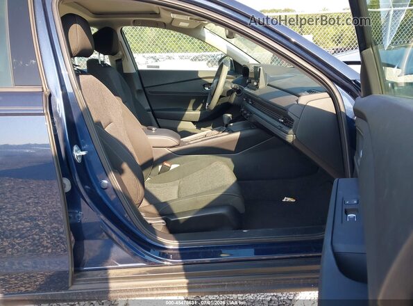 1HGCY1F32PA040048 2023 HONDA ACCORD Blue Вид салону спереду