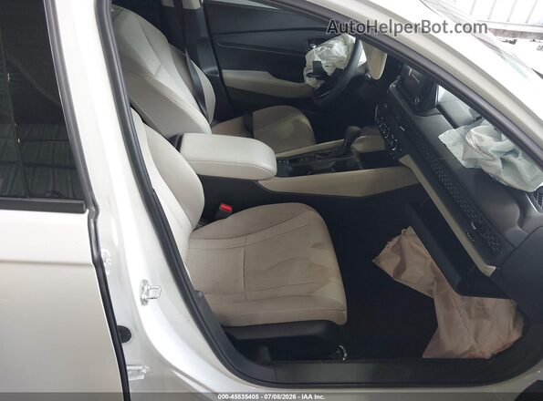 1HGCY1F40SA080050 2025 HONDA ACCORD White Vista interior delantera