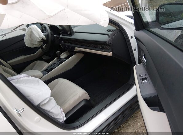 1HGCY1F44SA011863 2025 HONDA ACCORD White Вид салону спереду