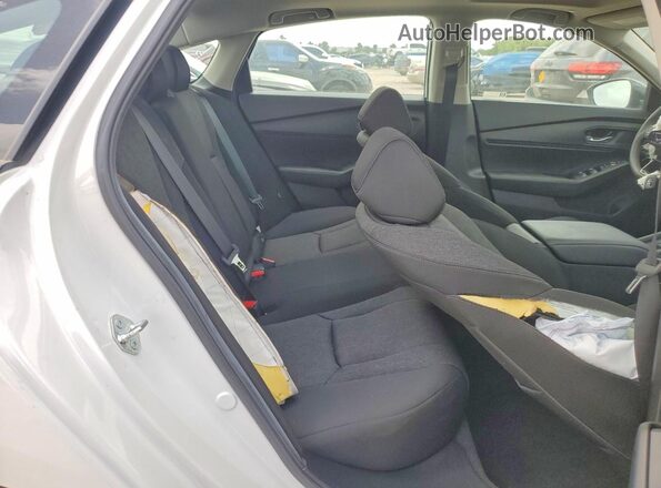 1HGCY1F49SA086560 2025 HONDA ACCORD White Vista de los asientos traseros