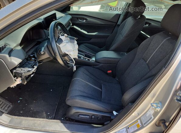 1HGCY2F52RA075439 2024 HONDA ACCORD Серебряный Вид салона спереди