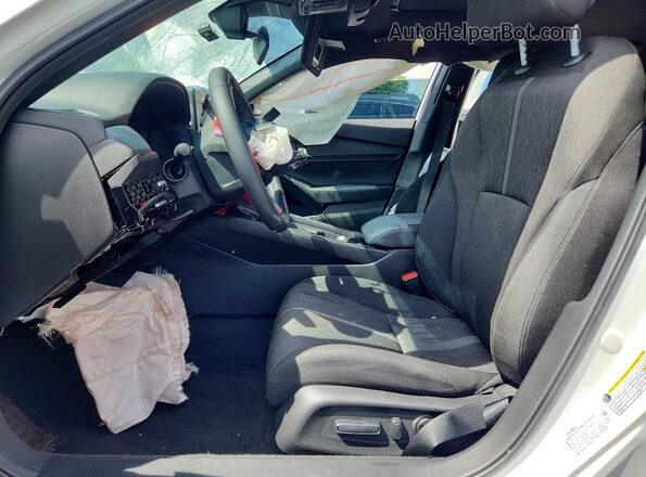 1HGCY2F59RA010927 2024 HONDA ACCORD White Вид салону спереду