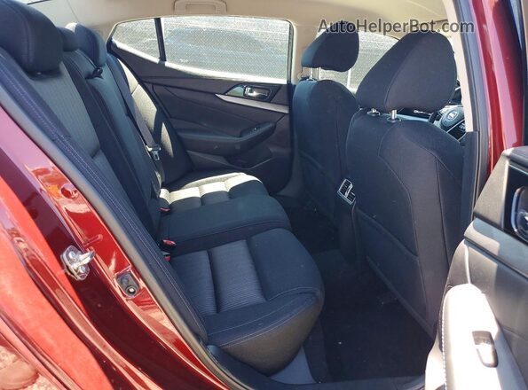 1N4AA6AP0HC402844 2017 NISSAN MAXIMA Red უკანა სავარძლების ხედი