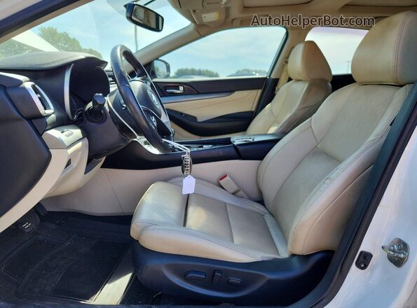 1N4AA6AP0JC375795 2018 NISSAN MAXIMA Белый Вид салона спереди