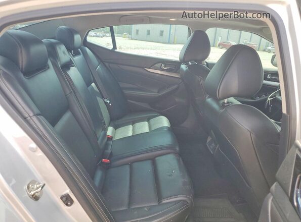 1N4AA6AP1JC374350 2018 NISSAN MAXIMA Silver Հետևի նստատեղերի տեսք