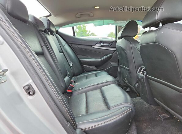 1N4AA6AP2JC363728 2018 NISSAN MAXIMA Silver Rear seats view