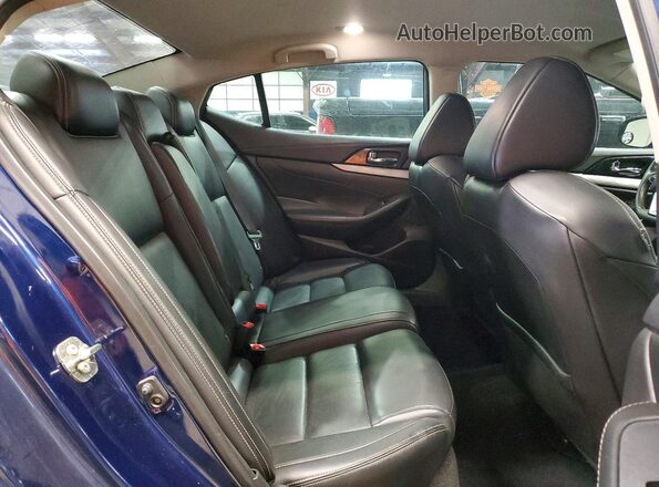 1N4AA6AP2JC388726 2018 NISSAN MAXIMA Blue Rear seats view