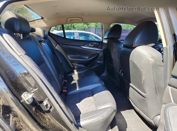 1N4AA6AP4HC421820 2017 NISSAN MAXIMA Black Widok tylnych siedzeń