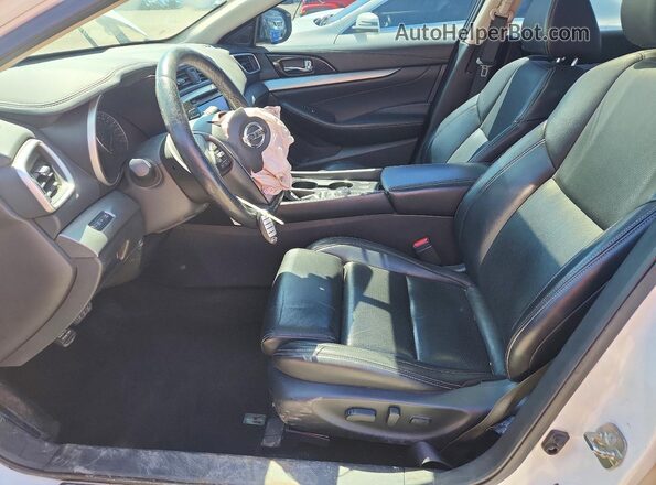 1N4AA6AP6GC382792 2016 NISSAN MAXIMA White Front interior view