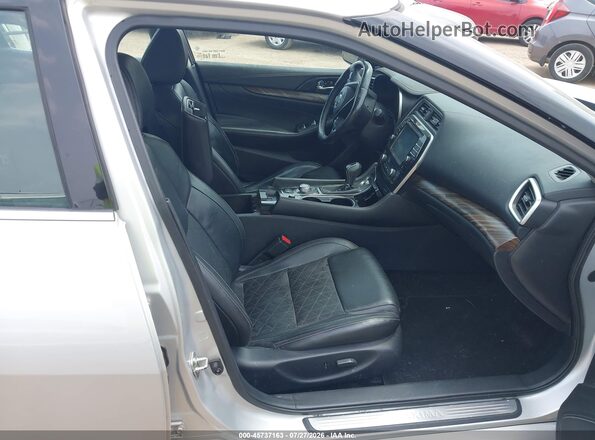 1N4AA6AP6HC425075 2017 NISSAN MAXIMA Серебряный Вид салона спереди
