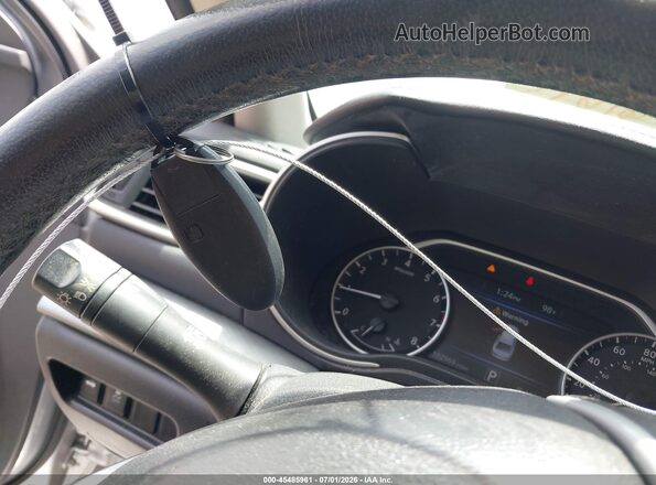 1N4AA6AP7HC401979 2017 NISSAN MAXIMA Silver Widok deski rozdzielczej