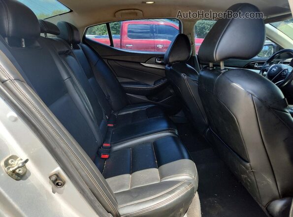 1N4AA6AP7HC448705 2017 NISSAN MAXIMA Silver Widok tylnych siedzeń