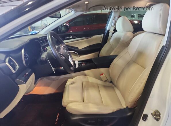1N4AA6AP7JC389922 2018 NISSAN MAXIMA White Front interior view