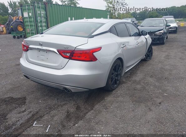 1N4AA6AP8JC379562 2018 NISSAN MAXIMA Серебряный Задняя правая четверть