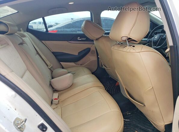 1N4AA6AP9GC379725 2016 NISSAN MAXIMA White Vista de los asientos traseros