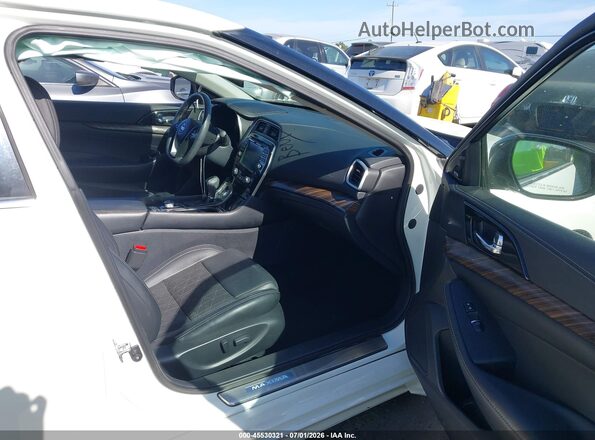 1N4AA6APXHC413866 2017 NISSAN MAXIMA White Widok wnętrza z przodu