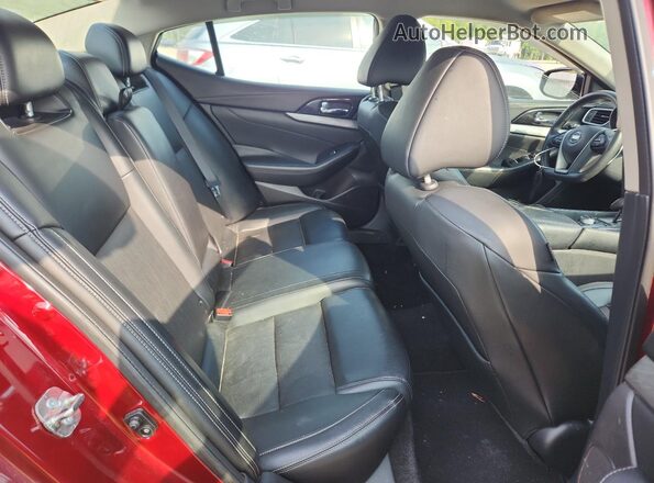 1N4AA6APXJC381099 2018 NISSAN MAXIMA Серебряный Вид задней части салона