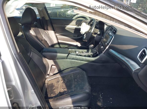 1N4AA6AV9KC379179 2019 NISSAN MAXIMA Серебряный Вид салона спереди