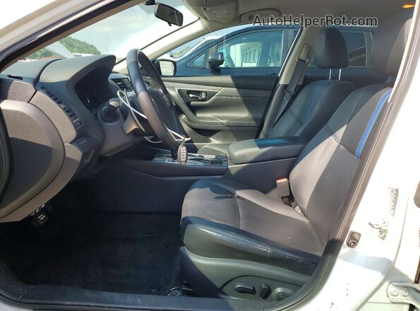 1N4AL3AP0JC209043 2018 NISSAN ALTIMA White Вид салону спереду