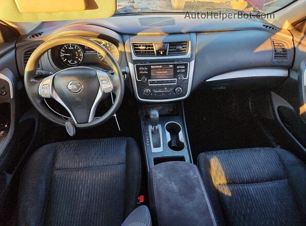 1N4AL3AP1GC155406 2016 NISSAN ALTIMA Red Widok deski rozdzielczej