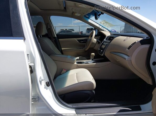 1N4AL3AP1GC227107 2016 NISSAN ALTIMA White Widok wnętrza z przodu
