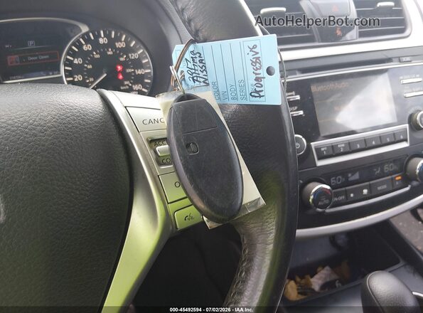 1N4AL3AP1HC147646 2017 NISSAN ALTIMA Черный Вид панели приборов