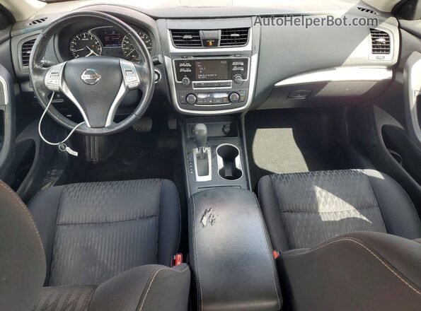 1N4AL3AP1HC482390 2017 NISSAN ALTIMA Бордовый Вид панели приборов