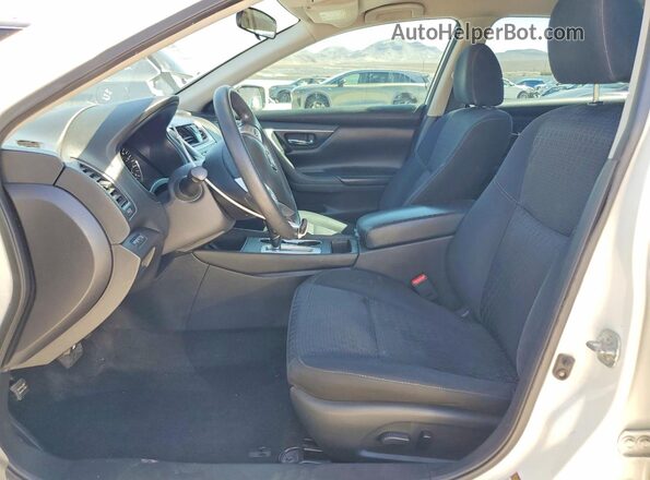 1N4AL3AP1HN310736 2017 NISSAN ALTIMA White Вид салону спереду