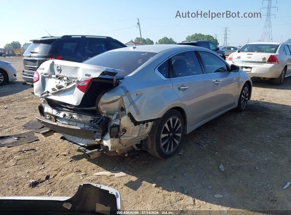 1N4AL3AP1JC140072 2018 NISSAN ALTIMA Серебряный Задняя правая четверть
