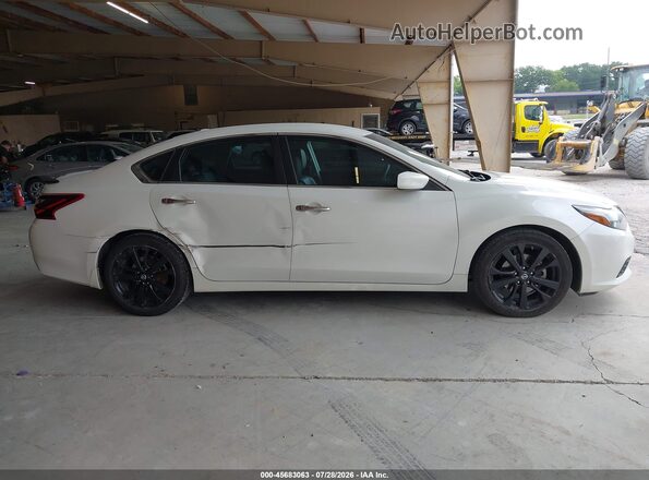 1N4AL3AP1JC186713 2018 NISSAN ALTIMA White Вид задньої частини салону