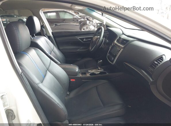 1N4AL3AP1JC186713 2018 NISSAN ALTIMA White Вид салону спереду