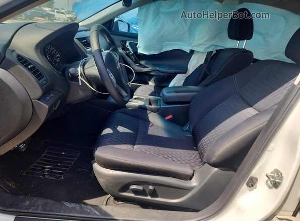 1N4AL3AP1JC211125 2018 NISSAN ALTIMA White Вид салону спереду