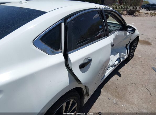 1N4AL3AP1JC296855 2018 NISSAN ALTIMA White Widok z przodu