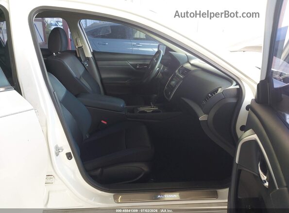 1N4AL3AP2HC214965 2017 NISSAN ALTIMA White Front interior view