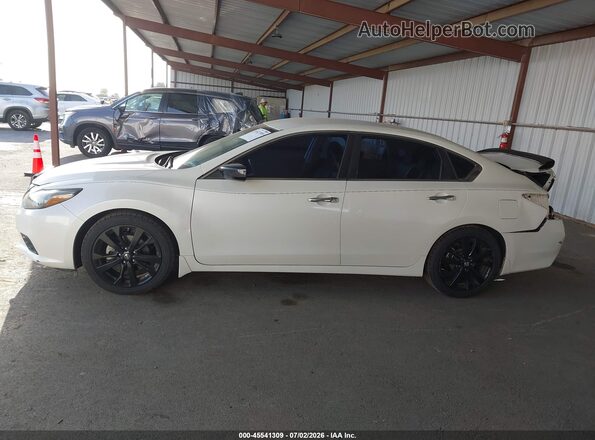 1N4AL3AP2HC214965 2017 NISSAN ALTIMA White 360 interior view
