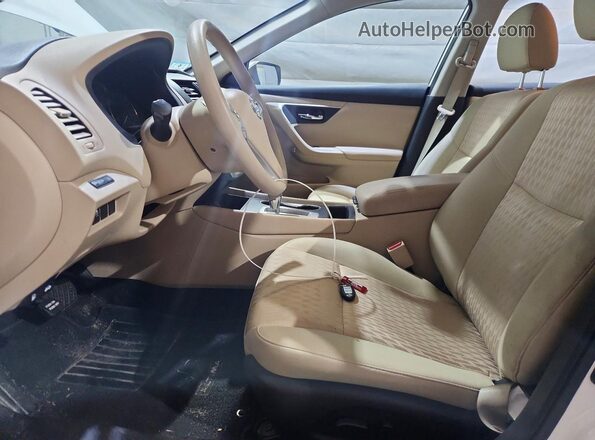 1N4AL3AP2HN325195 2017 NISSAN ALTIMA White Front interior view