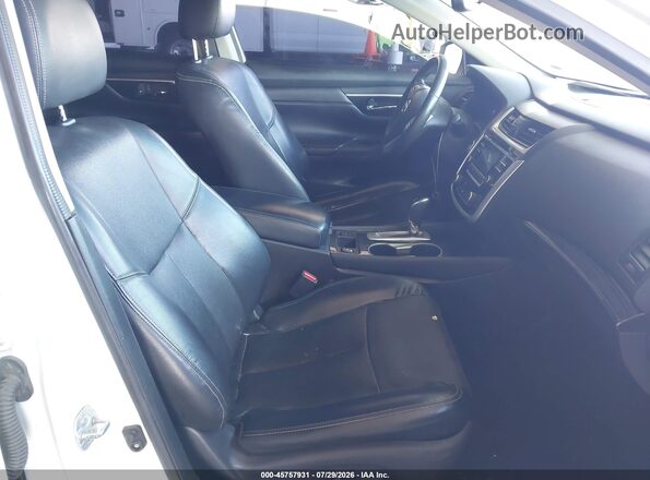 1N4AL3AP2JC190804 2018 NISSAN ALTIMA Белый Вид салона спереди