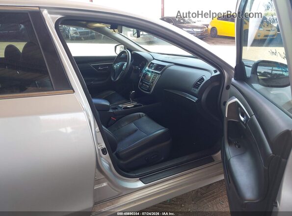 1N4AL3AP3JC247057 2018 NISSAN ALTIMA Silver Вид салону спереду