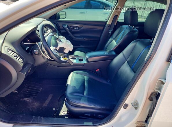 1N4AL3AP3JC258656 2018 NISSAN ALTIMA White Вид салону спереду