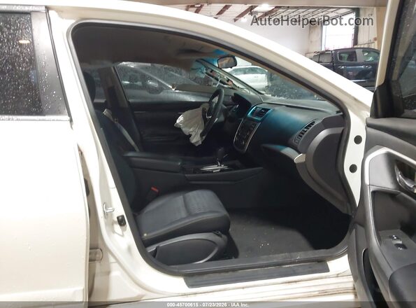 1N4AL3AP4GC239588 2016 NISSAN ALTIMA White Front interior view