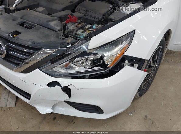 1N4AL3AP4HC245697 2017 NISSAN ALTIMA White Widok z przodu