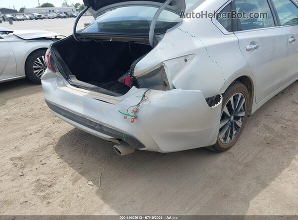 1N4AL3AP4JC237119 2018 NISSAN ALTIMA Silver Widok z przodu