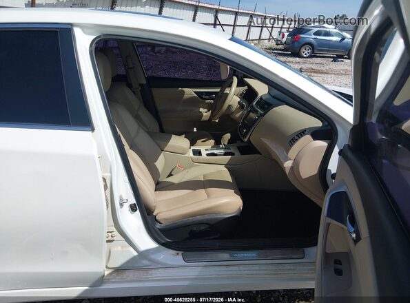 1N4AL3AP5JC176623 2018 NISSAN ALTIMA White Front interior view