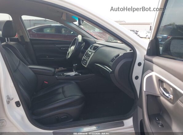 1N4AL3AP6HC129613 2017 NISSAN ALTIMA White Вид салону спереду