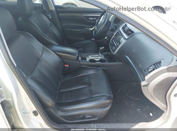 1N4AL3AP6HC186393 2017 NISSAN ALTIMA/S/SR/SV/SL Silver Front interior view