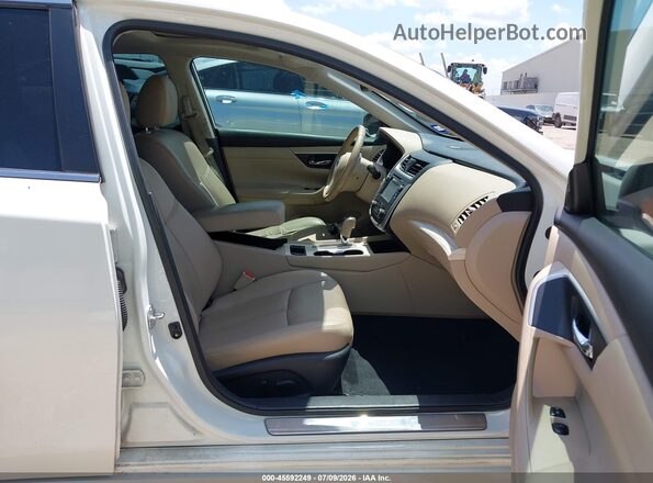 1N4AL3AP7GC291717 2016 NISSAN ALTIMA White Widok wnętrza z przodu